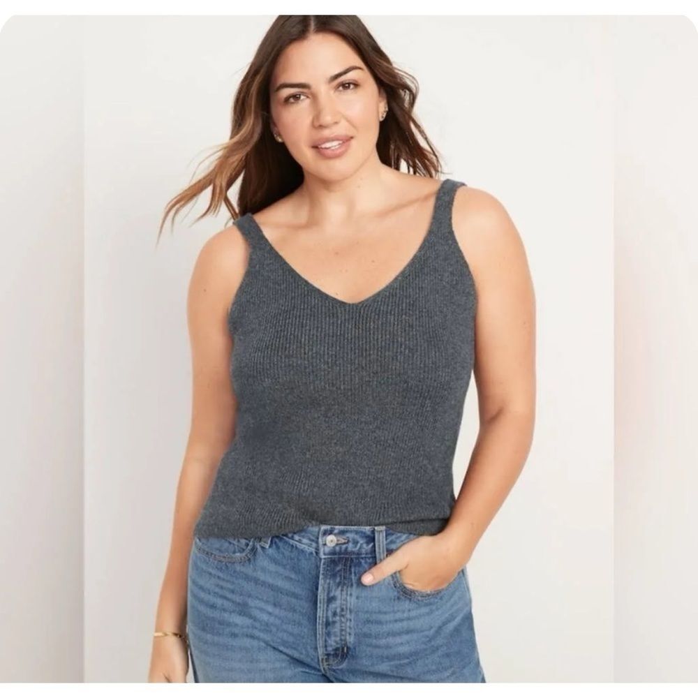 Old Navy V-Neck Rib-Knit Sweater Tank Top in Charcoal